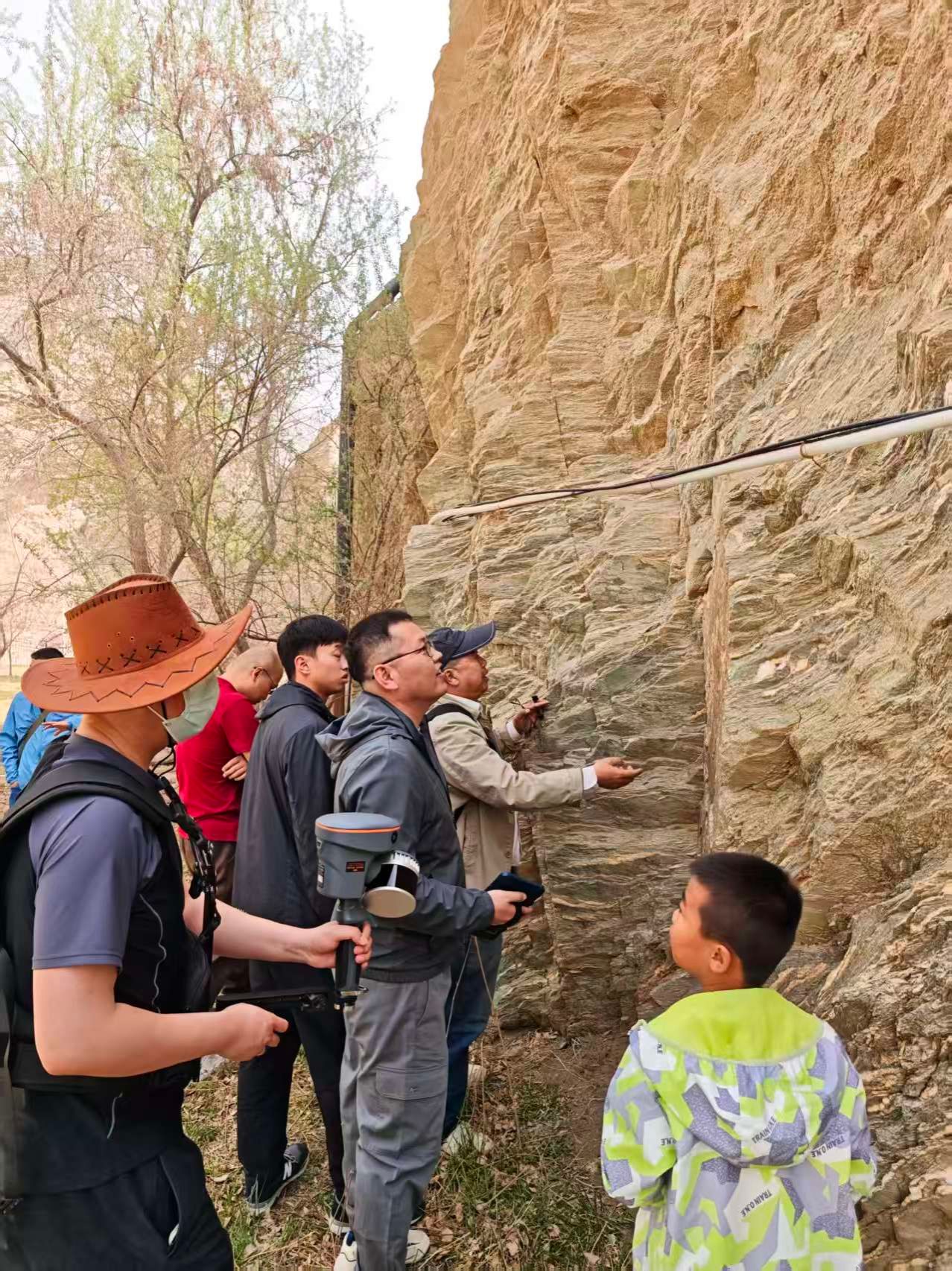 24042920a8d937406ae8b1c99850ac28